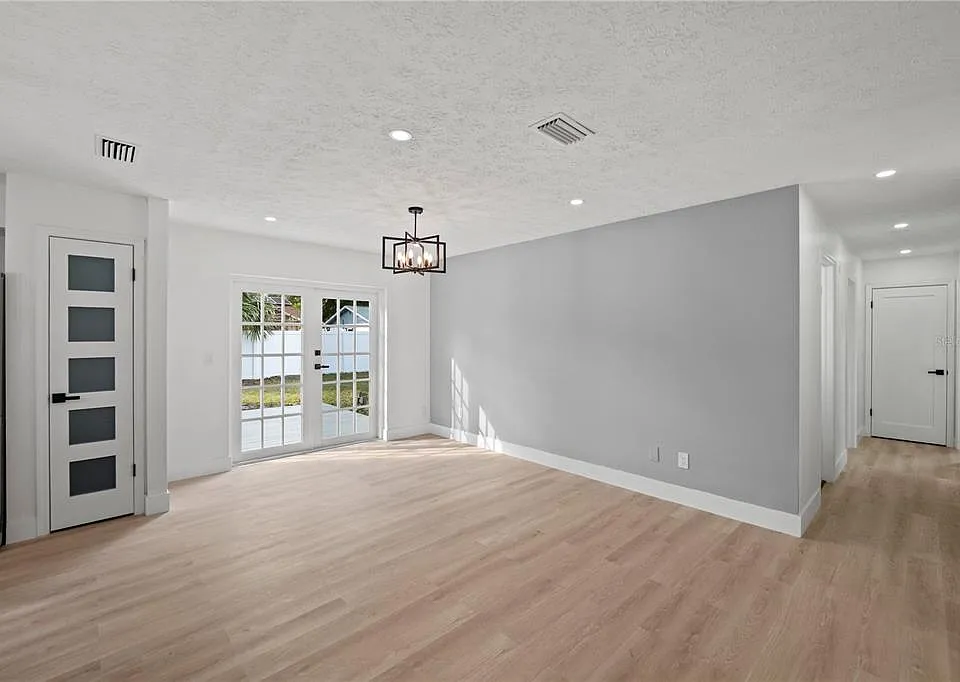 3206 Las Brisas Dr