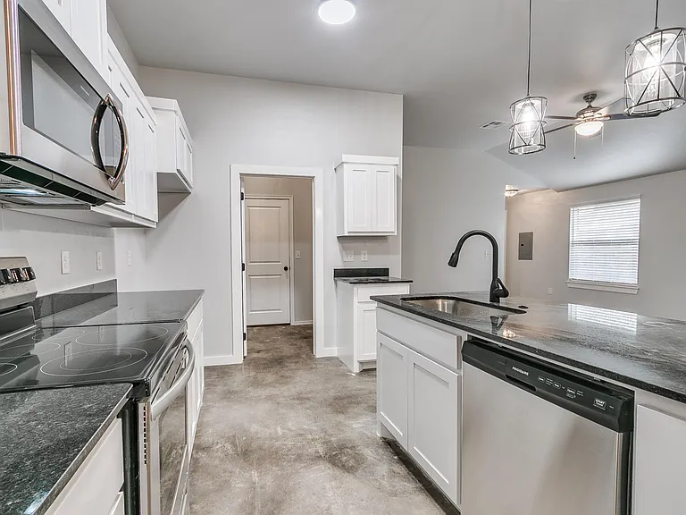 2348 SW 90th Pl — Photo 9
