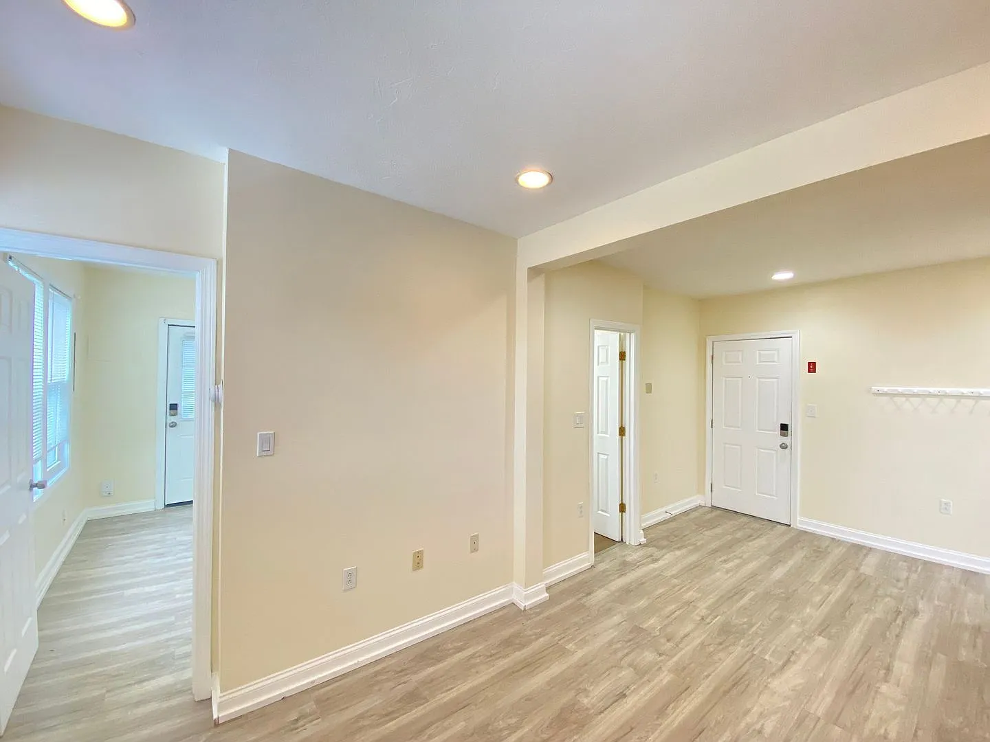 2 bed, 1.0 bath, 1050 sqft, $1,650 — Photo 3