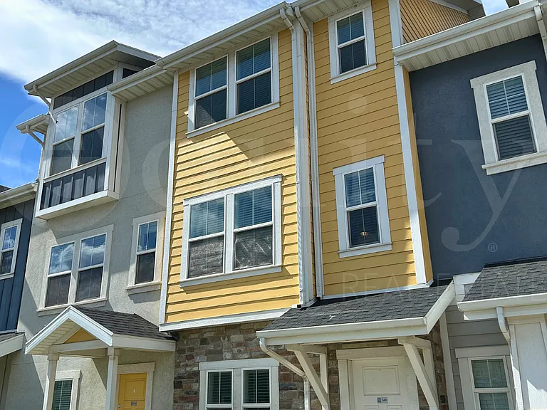648 E 380 N — Photo 1