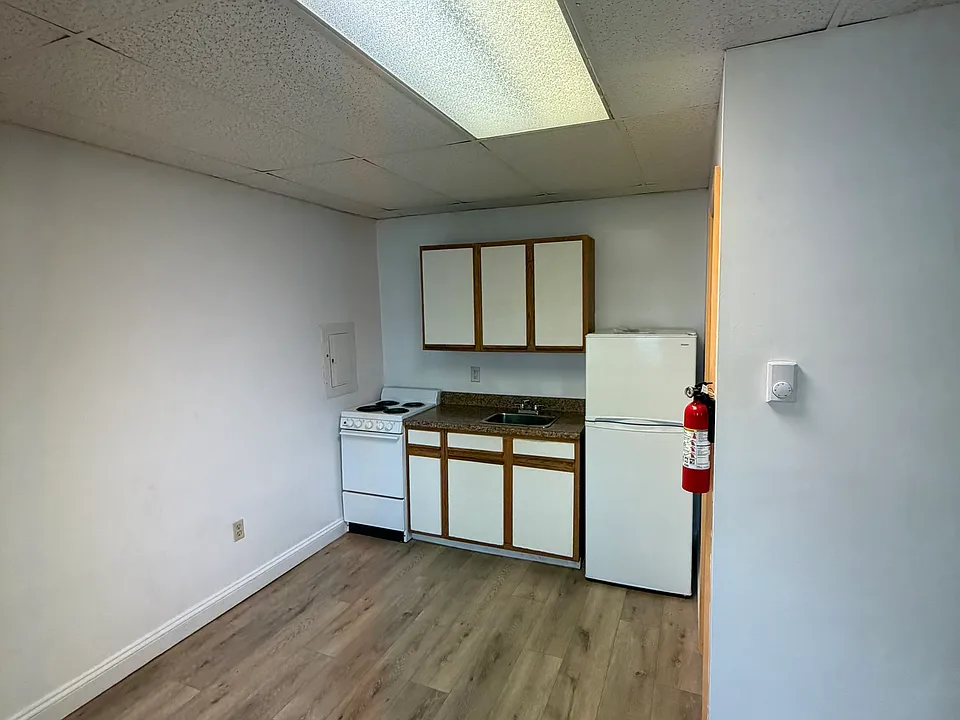 7 S Market St #4