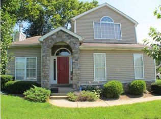 8802 New La Grange Rd, Lyndon, KY 40242