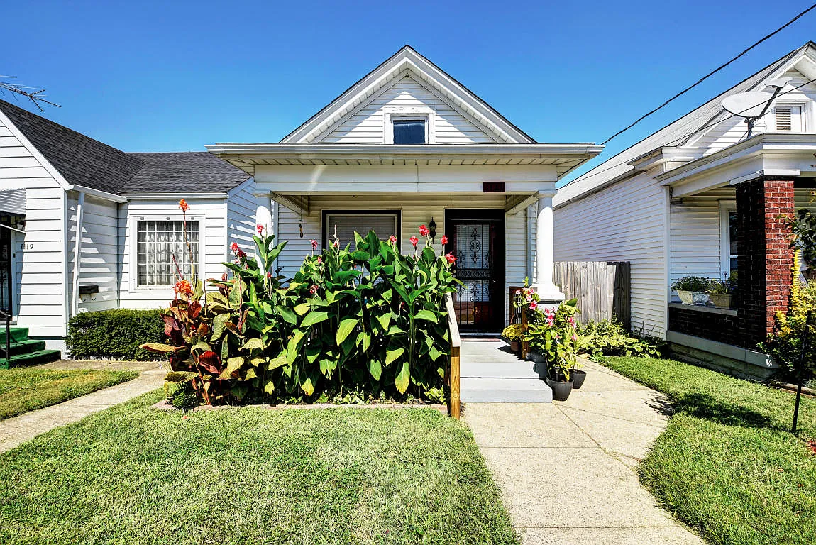 1121 E Saint Catherine St photo 1