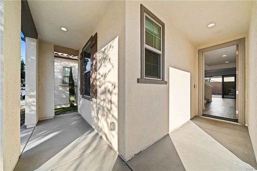 4 bed, 2536 sqft, $3,900 — Photo 4