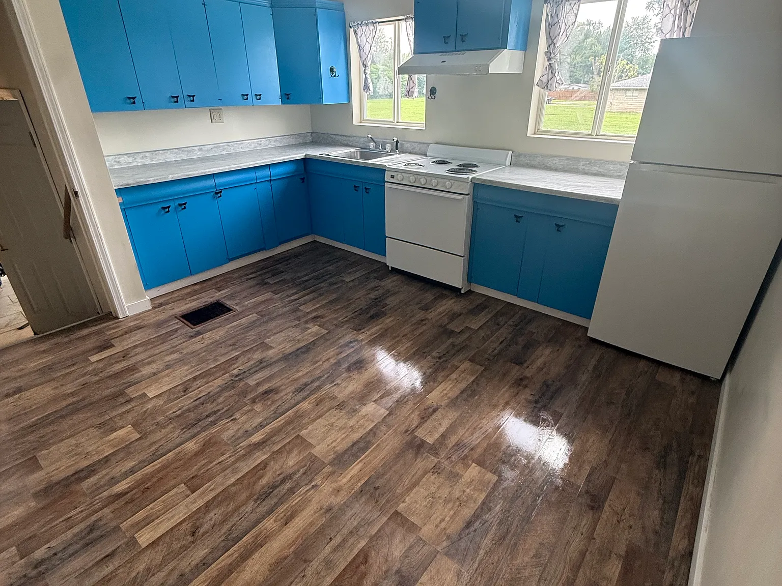 3 bed, 1.5 bath, 934 sqft, $1,250 — Photo 4