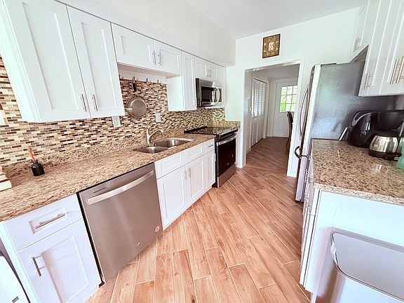 4th image of 27301 Johnson St