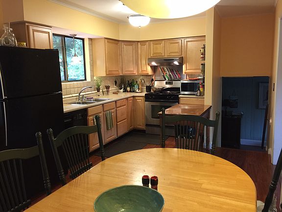 3rd image of 21 Saint Johns Dr