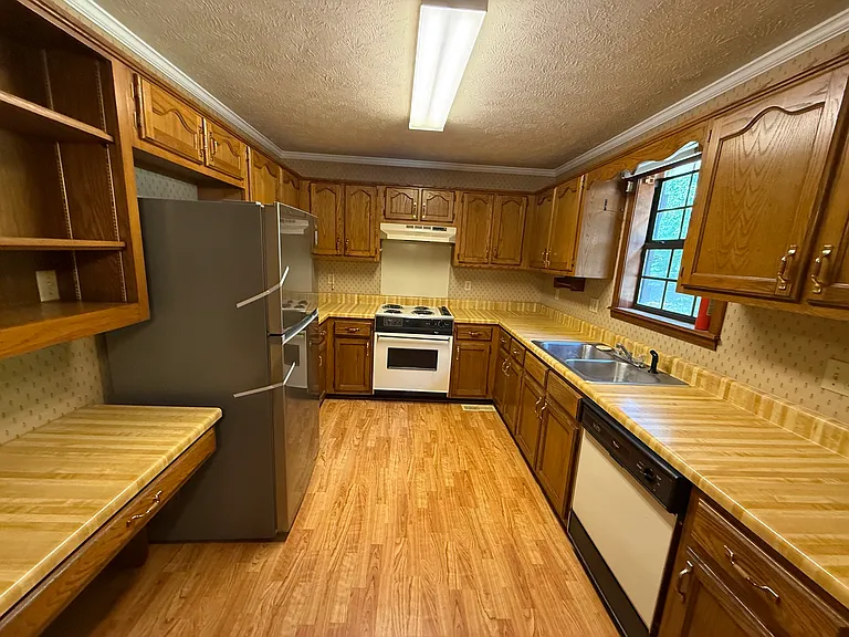 102 Hickory Hill Dr #B — Photo 10