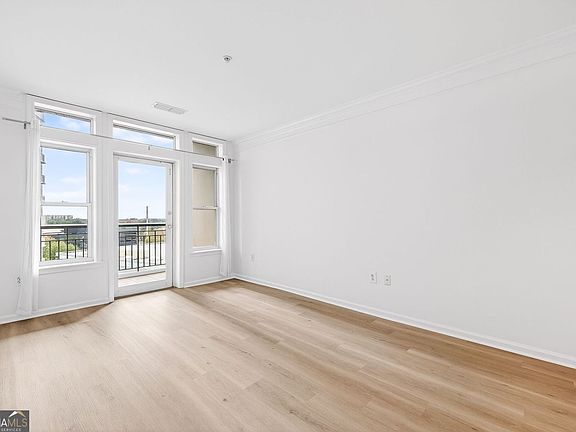 3rd image of 3334 Peachtree Rd NE APT 905