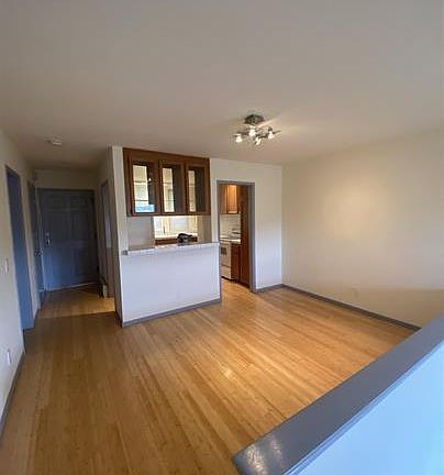 2nd image of 260 Bay Vista Cir