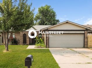 1018 Arlington Dr, Yukon, OK 73099
