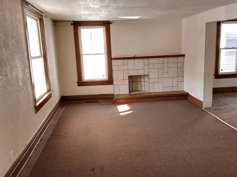 403 E Wallace Ave — Photo 10