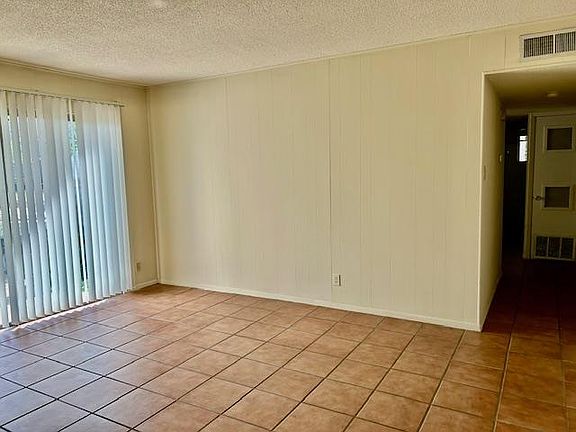 3rd image of 2612 Salado St #109