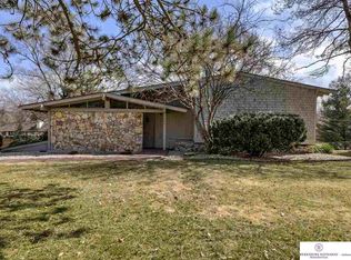 903 Fawn Pkwy, Omaha, NE 68154