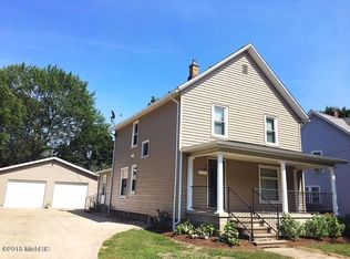 305 Oak St, Three Oaks, MI 49128