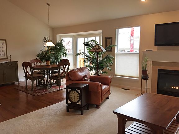 great room/dining area