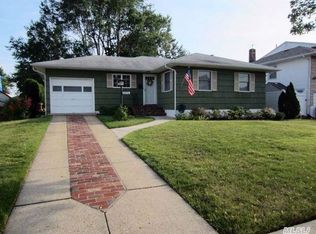 3972 Arthur Ave N, Seaford, NY 11783