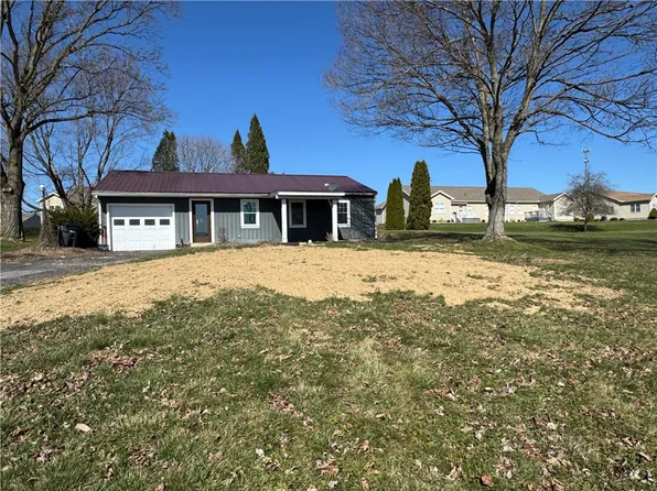 2068 Mercer New Wilmington Rd, New Wilmington, PA 16142