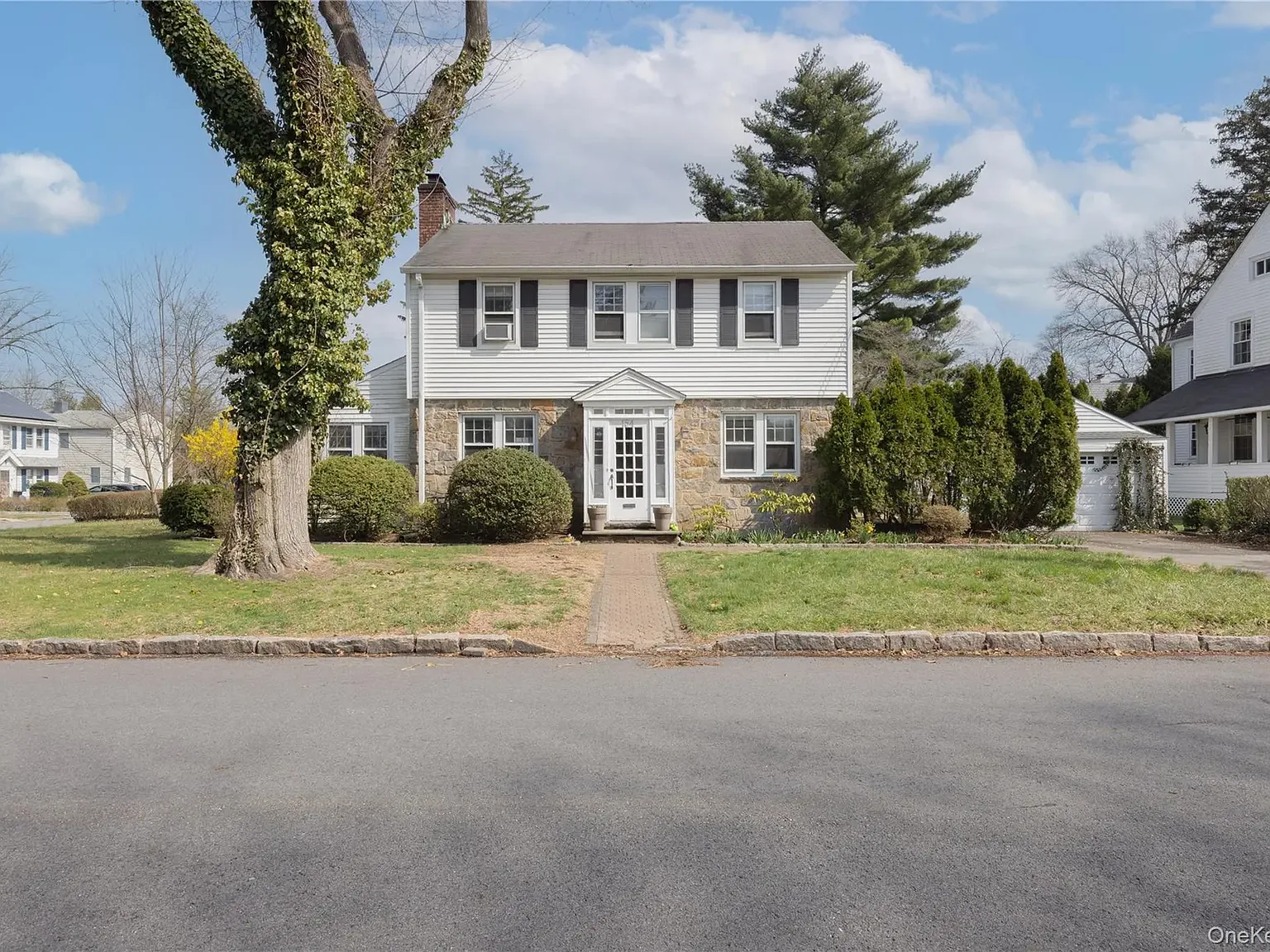 3 bed, 2.5 bath, 2400 sqft, $6,700 — Photo 1