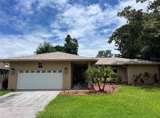 915 Rolling Hills Dr, Palm Harbor, FL 34683