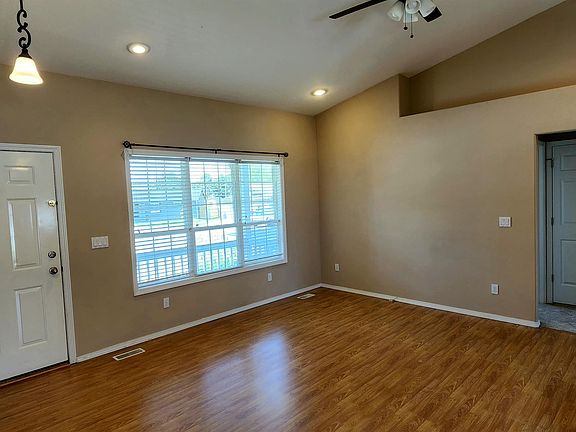 2nd image of 524 Pennsylvania Ct