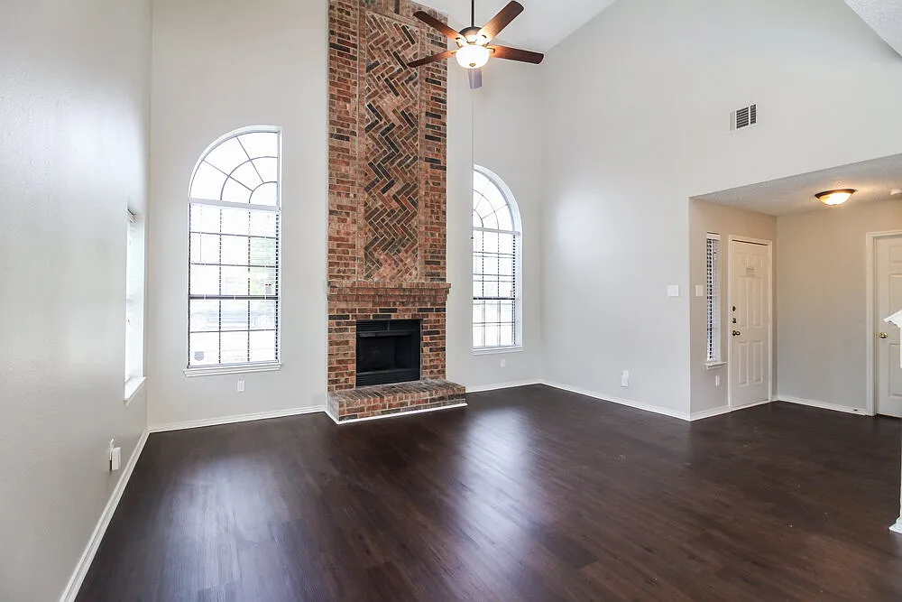 3 bed, 2.5 bath, 1972 sqft, $2,325 — Photo 2