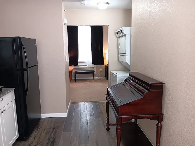 2 Bedroom 1 Bath — Photo 7