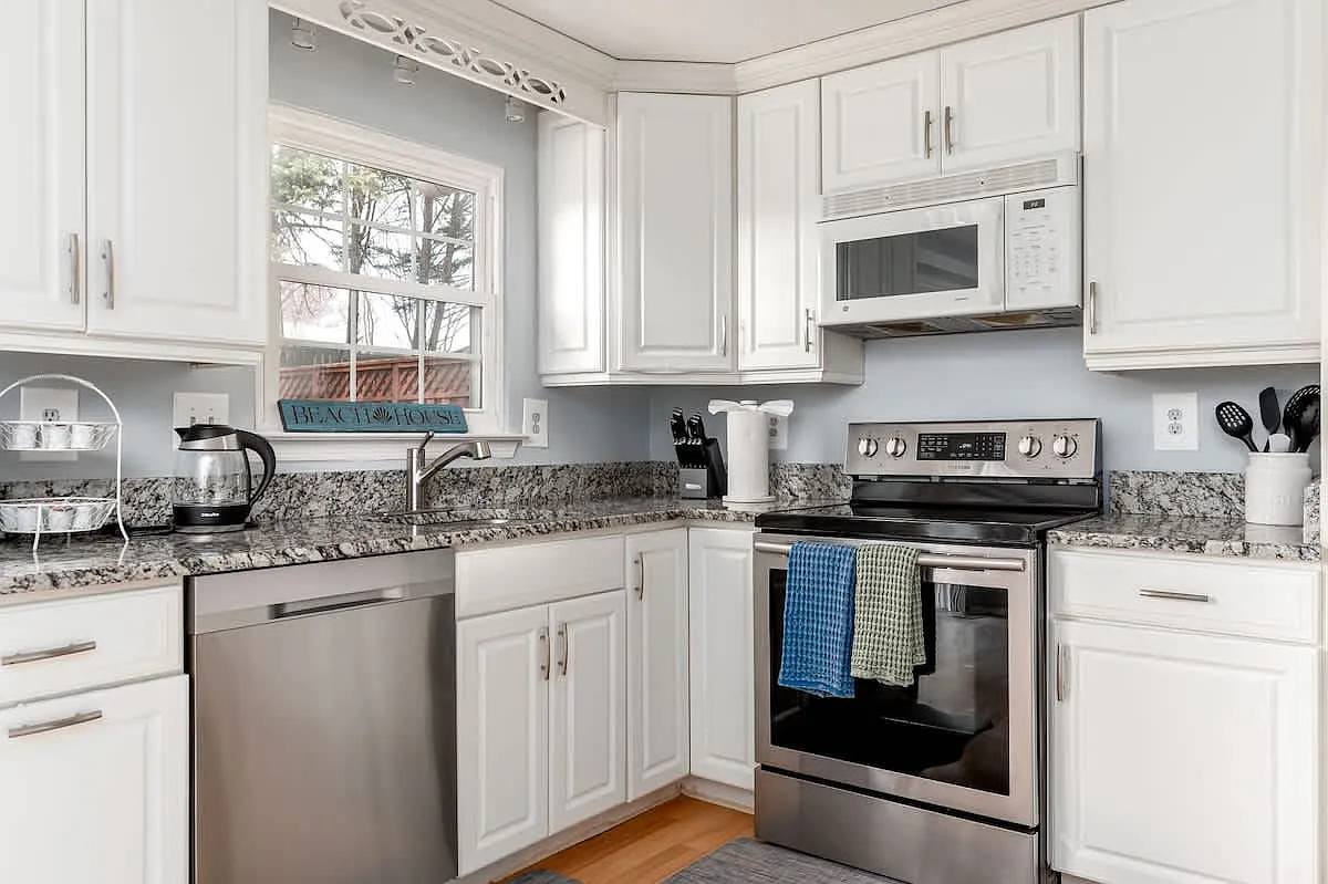 3 bed, 1640 sqft, $3,500 — Photo 2