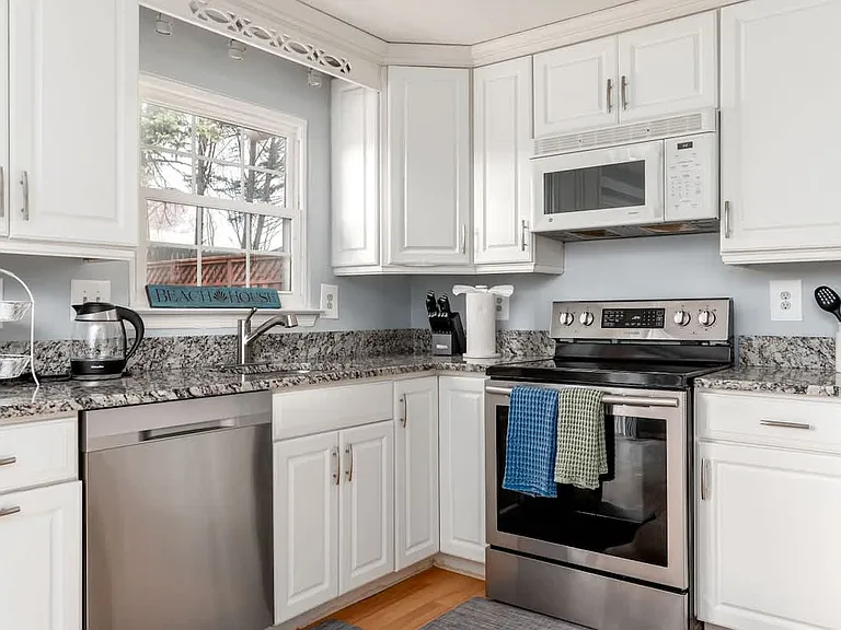 1172 Neptune Pl — Photo 2