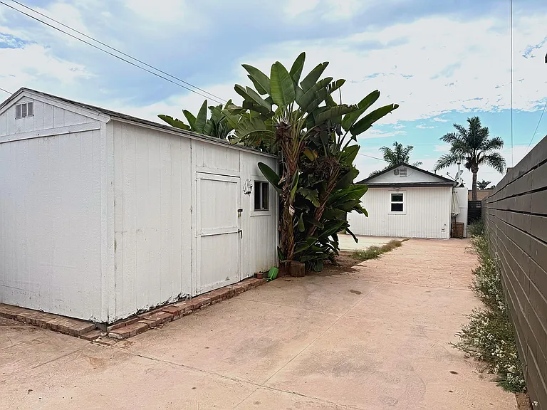577 Florence St — Photo 30