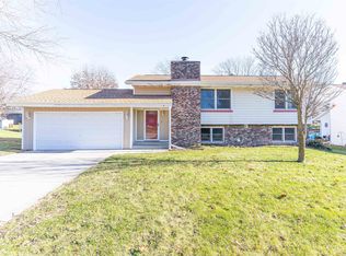 4317 Applewood Ln, Loves Park, IL