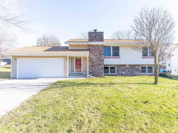 4317 Applewood Ln, Loves Park, IL 61111