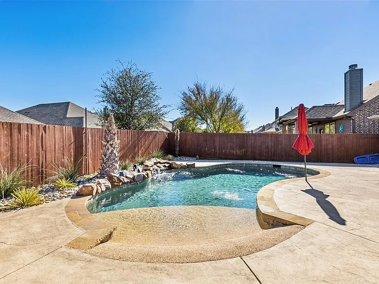 205 Whitman Dr — Photo 9