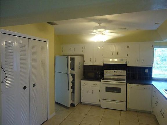 5th image of 4220 NW 21st St APT 214