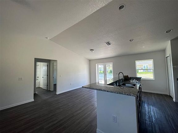 4th image of 72 N Cunningham Ave