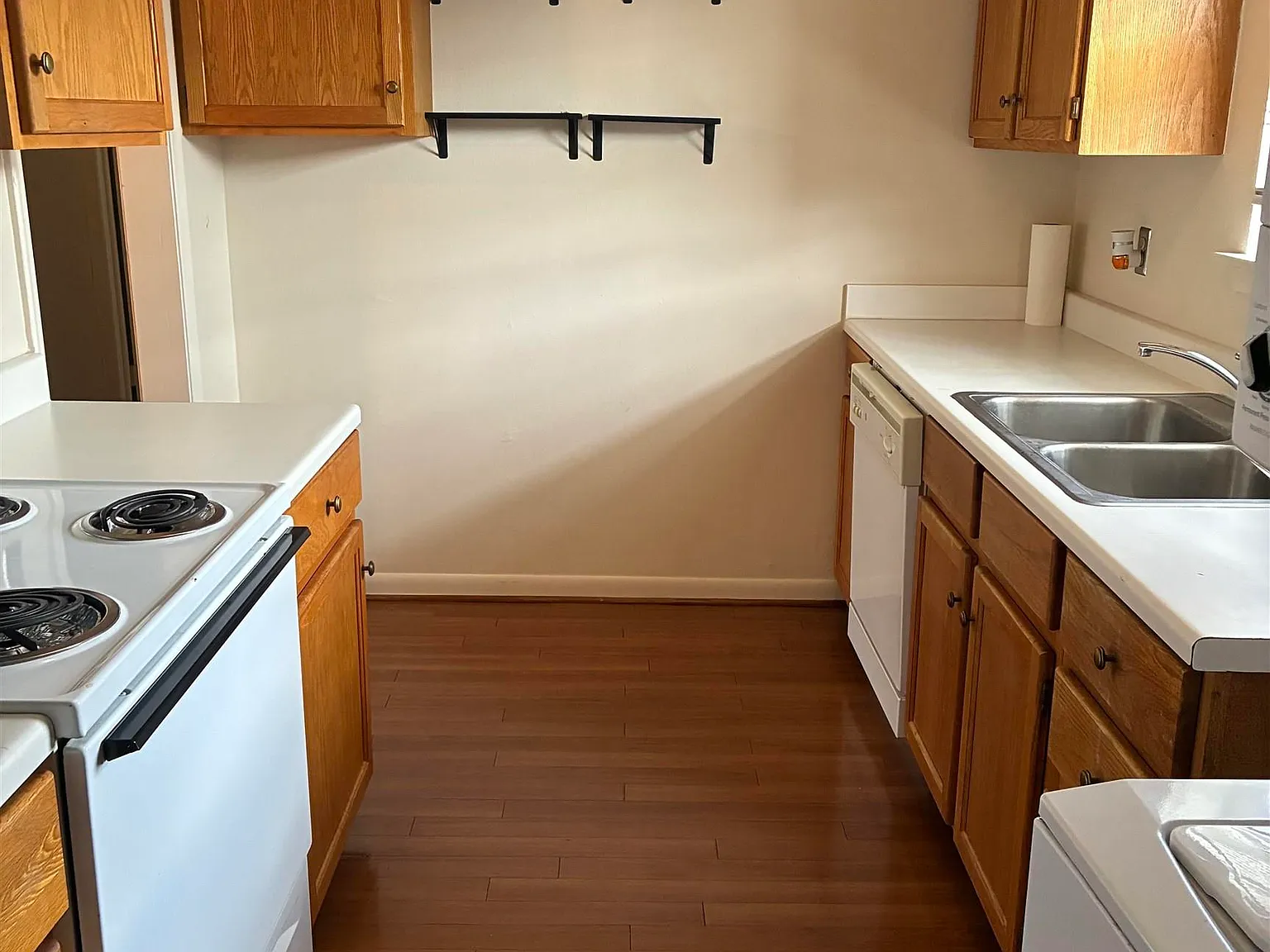 2 bed, 950 sqft, $1,100 — Photo 3