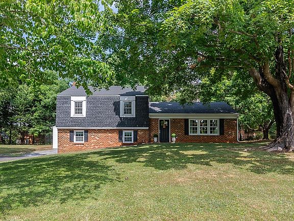 2nd image of 1706 Danbury Dr