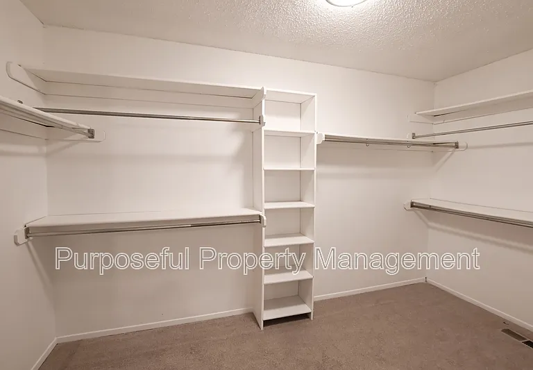 8224 NW 87th St — Photo 31