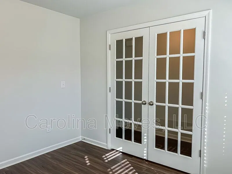 4 bed, 2.5 bath, $1,870 — Photo 3