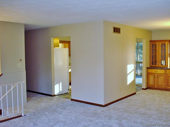 5th image of 1073 Woodbine Cir E