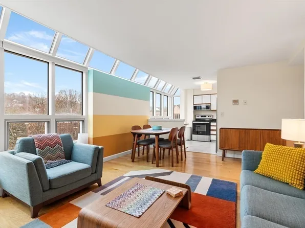 1 Watermill Pl Unit 527, Arlington, MA 02476