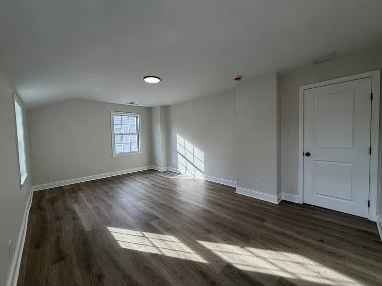 413 Evans Ave — Photo 15
