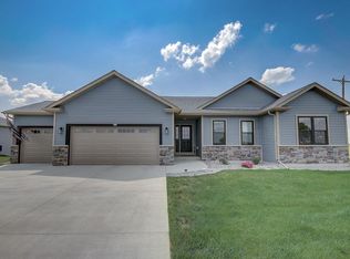 800 Linda Ln, Watertown, WI 53094