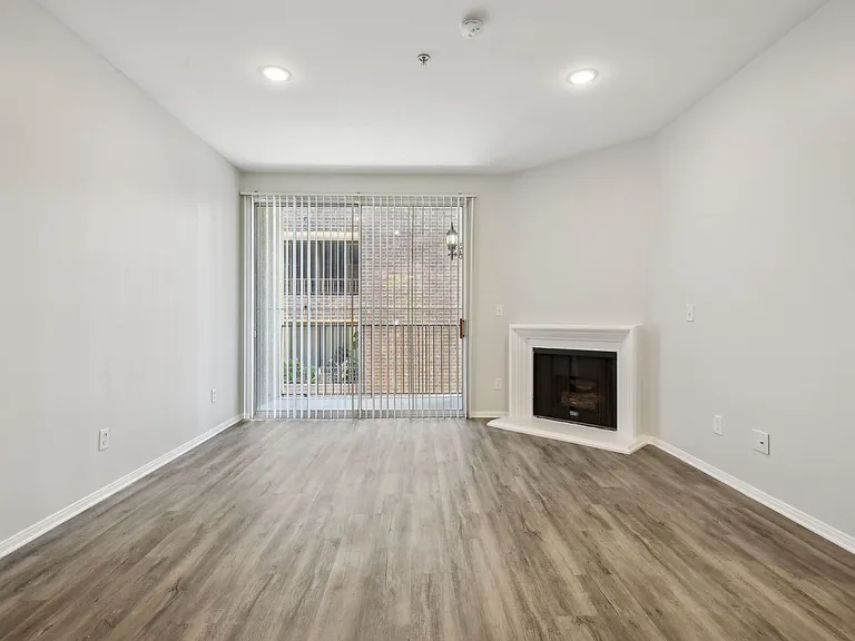 2245 Beverly Glen — Photo 35