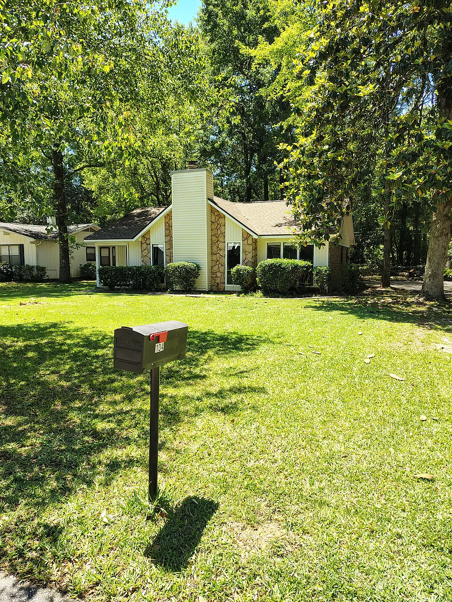 Building Photo - 134 Cherryhill Dr