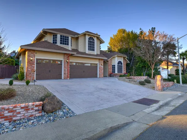 1068 Kensington Dr, Roseville, CA 95661