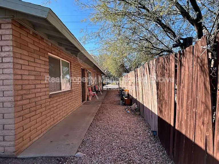 1905 N Center St #1 — Photo 16