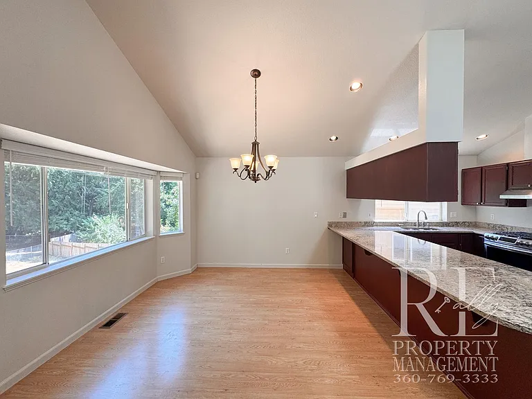 4618 NW Bernard St — Photo 14