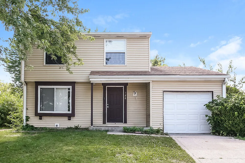3 bed, 1.5 bath, 1274 sqft, $1,565 — Photo 1