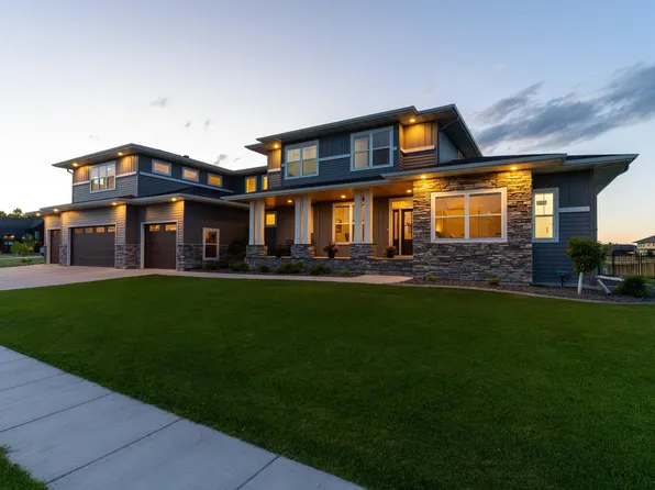 2815 Rivers Bend Dr E, West Fargo, ND 58078